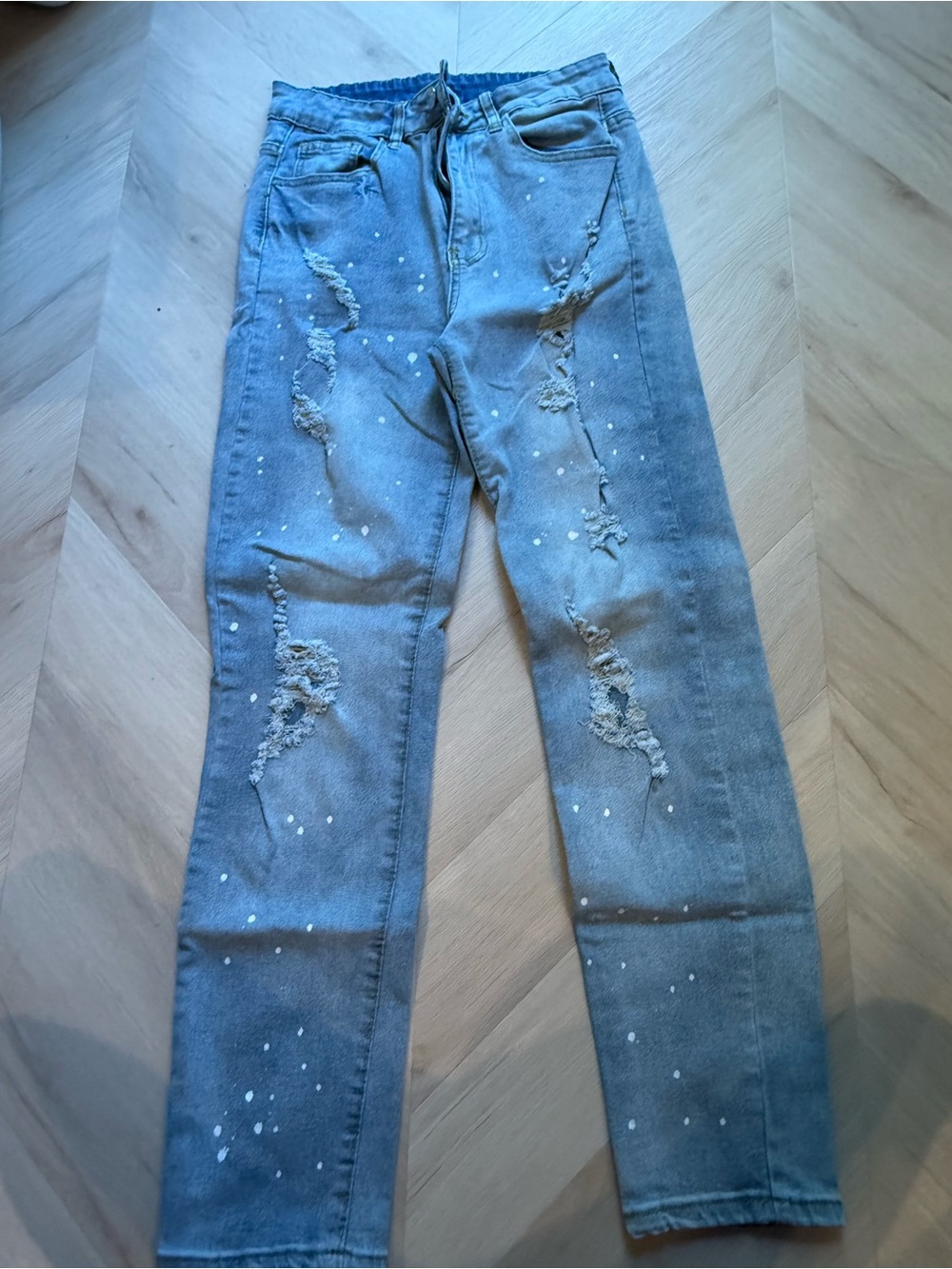 Women’s Distressed Light Blue Skinny Jeans with Paint-Splatter